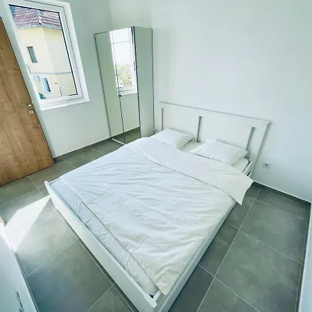 Apartment Lena *