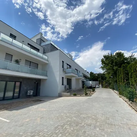 Lena Apartment Balatonalmadi